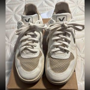 Veja Womens Sneaker